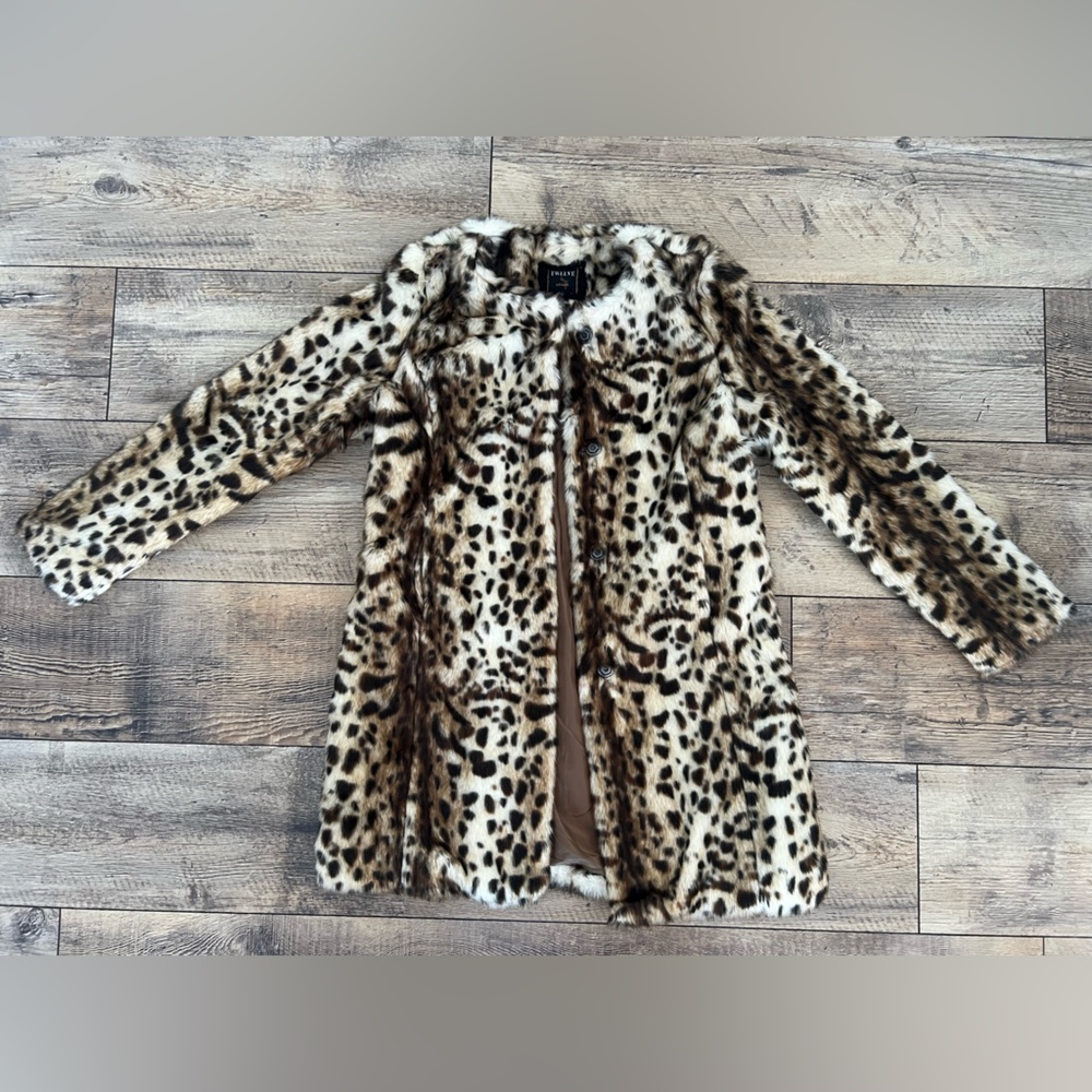 Leopard faux fur button up coat with pockets. Medium. Worn once.